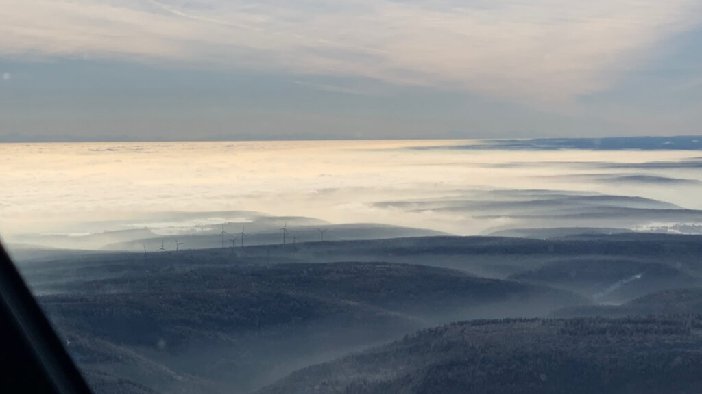 Nordschwarzwald: Wer genau hinsieht, kann in der Ferne die Alpen erkennen.